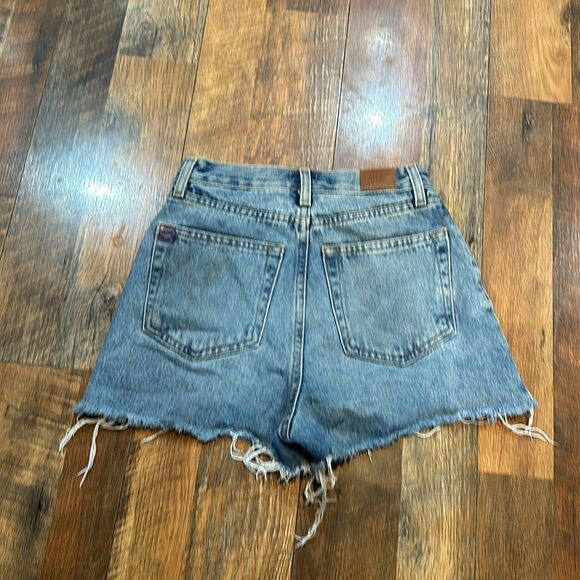 BDG denim jean shorts 24 (6025) - Picture 4 of 7